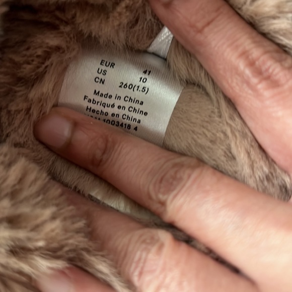 BNWT H&M Womens fuzzy home slippers - Picture 5 of 5